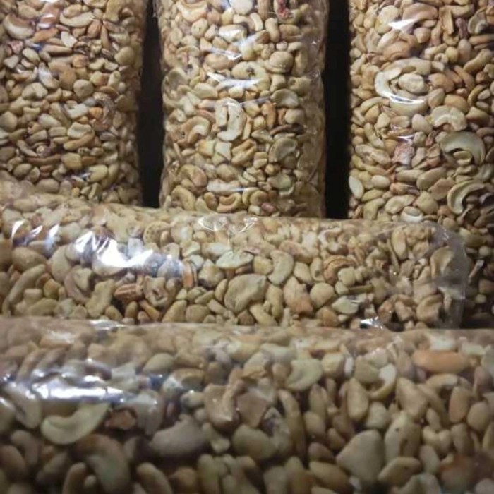 

HEMAT Mede patahan mentah 1 kg. buat bumbu dambal