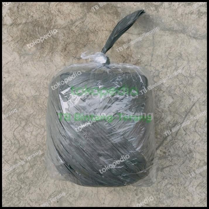 

Tali Plastik Rafia Hitam Gulungan Roll Besar 0.8 Kg