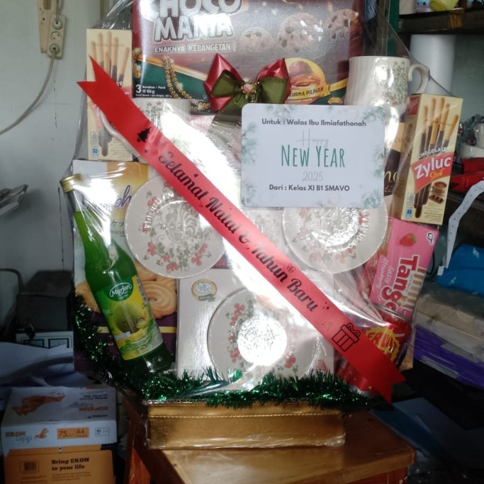 

Parcel Hampers Snack Lebaran Mix Cangkir Tatak Type A