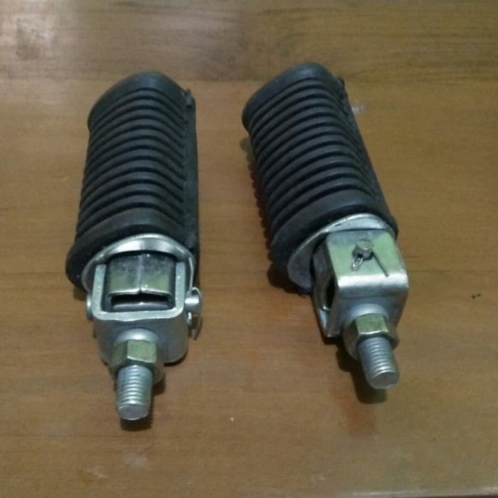 Sepasang Footstep Belakang Set Suzuki Rc 100 Bravo Crystal Kawe Barang Langka