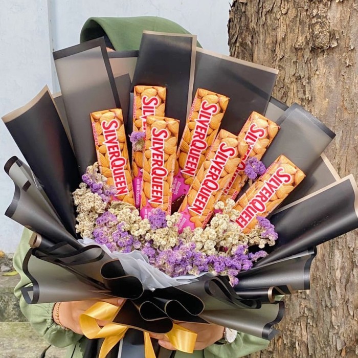 

BUKET COKLAT SILVERQUEEN VALENTINE DAN EDELWEISS