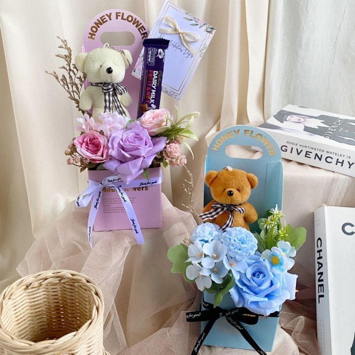 

CUTIE VALENTINE GIFT 2025 KADO HARI KASIH SAYANG BUNGA + BONEKA + COKLAT