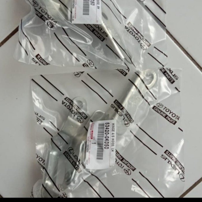 Engsel Kap Mesin Innova 2004-2015 Original