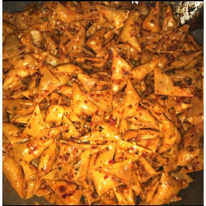 

KOMPLIT keripik pangsit bawang 1kg pedas