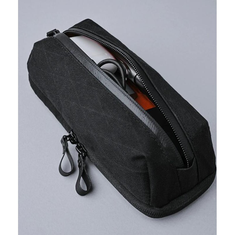 

Tempat Pensil Alpaka Pencil Case Pro Series High Tech Stationaries