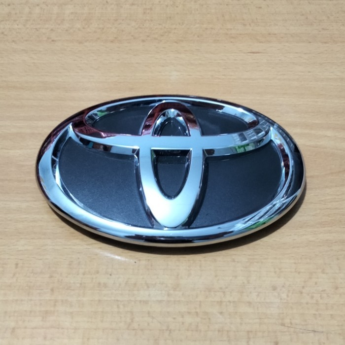 EMBLEM LOGO GRIL DEPAN TOYOTA RUSH ORIGINAL
