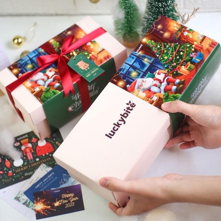

BISA COD Hampers Natal / Christmas Hampers - Semi Hardbox - Red Velvet Cookies + Oatmeal Cookies + Ginger Bread Cookie + Granola + FREE KARTU + PITA + LONCENG + VOUCHER + BUBBLE WRAP | LUCKYBITE na-93