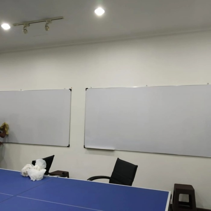

whiteboard gantung. 120x240 nonmagnet