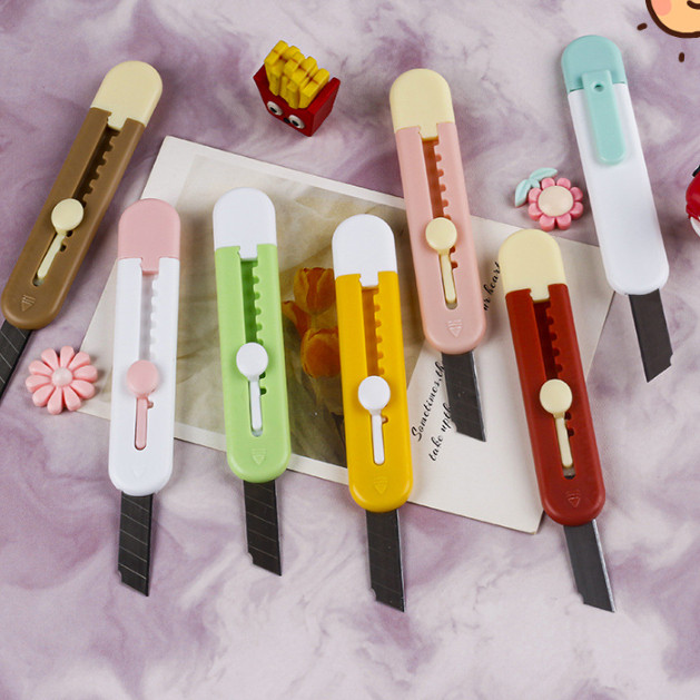 

OSM JKT 6234 Cutter Mini Motif Polos / Pisau Silet Ukir Kecil / Mini Cute Cutter Pemotong Kertas /