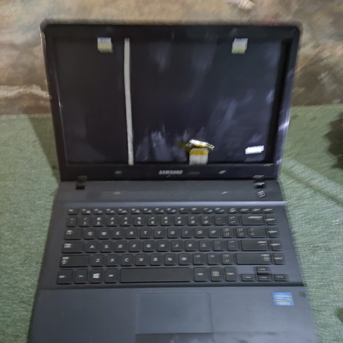 CASING LAPTOP SAMSUNG NP 270/275E