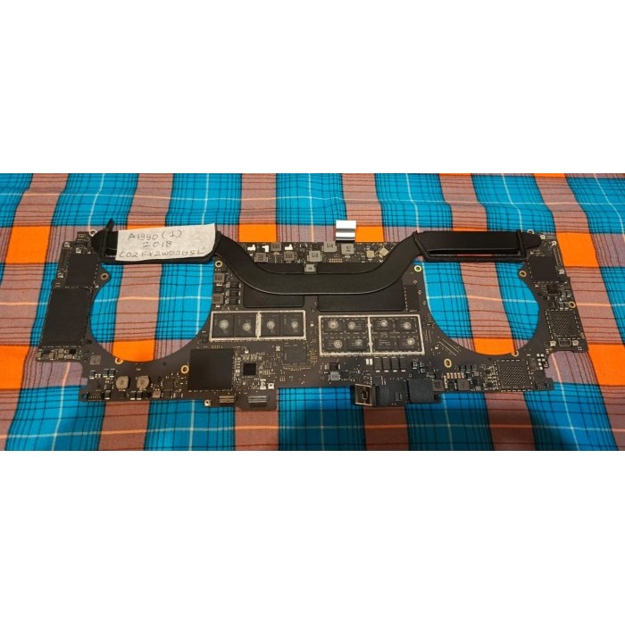 MOTHERBOARD LOGICBOARD MACBOOK PRO 15 A1990 (1) 2018 MATI ICLOUD OFF