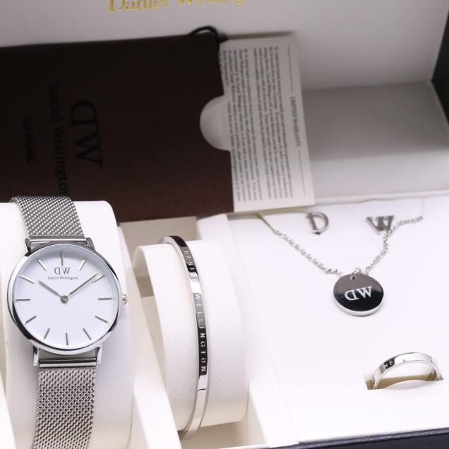 Jam Tangan Wanita Analog Paket Kado Ulang Tahun
