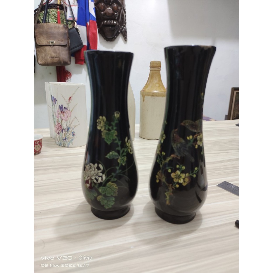 VAS KERAMIK HITAM MOTIF BURUNG DAN BUNGA KUNO JADUL ANTIK