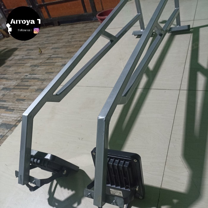 TIANG LAMPU SOROT REKLAME