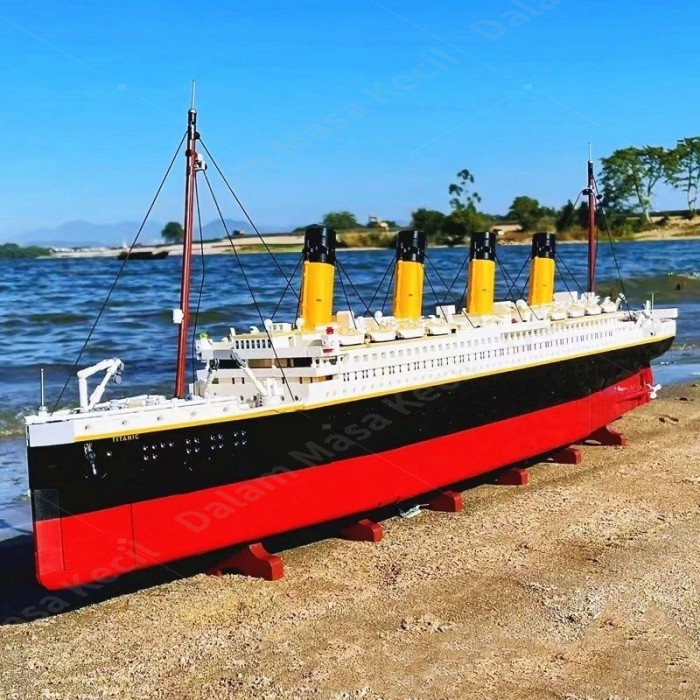 Prihatiwi - 1860Pcs Kapal Titanic Mainan Block Mini Blok Bangunan Anak Diy Assembl