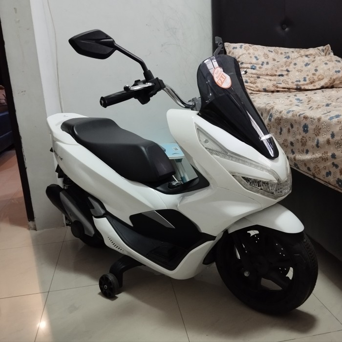 MOTOR LISTRIK MODEL HONDA PCX PUTIH PRELOVED