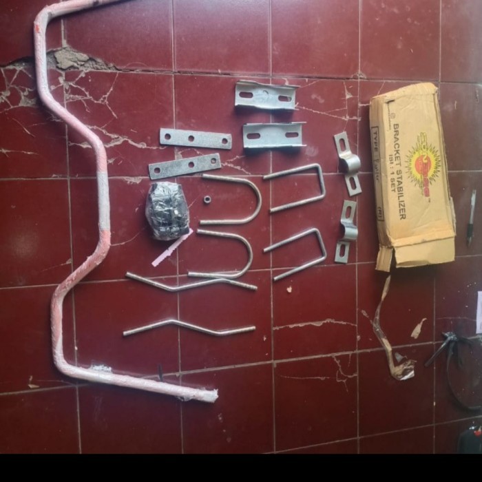 STABILIZER BELAKANG MOBIL PANTHER