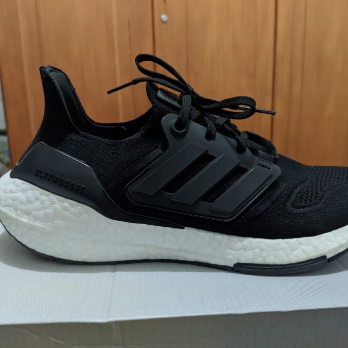 ADIDAS ULTRABOOST LIGHT(22)