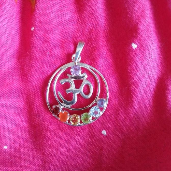 {{{{{{] Liontin omkara handmade logam india