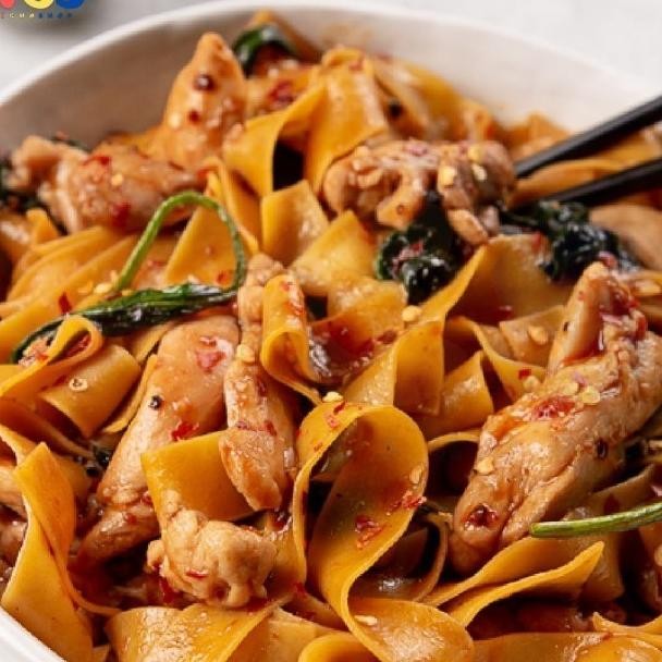 

Lee Kum Kee Chiu Chow Style Chili Oil Saus Cabai 205G