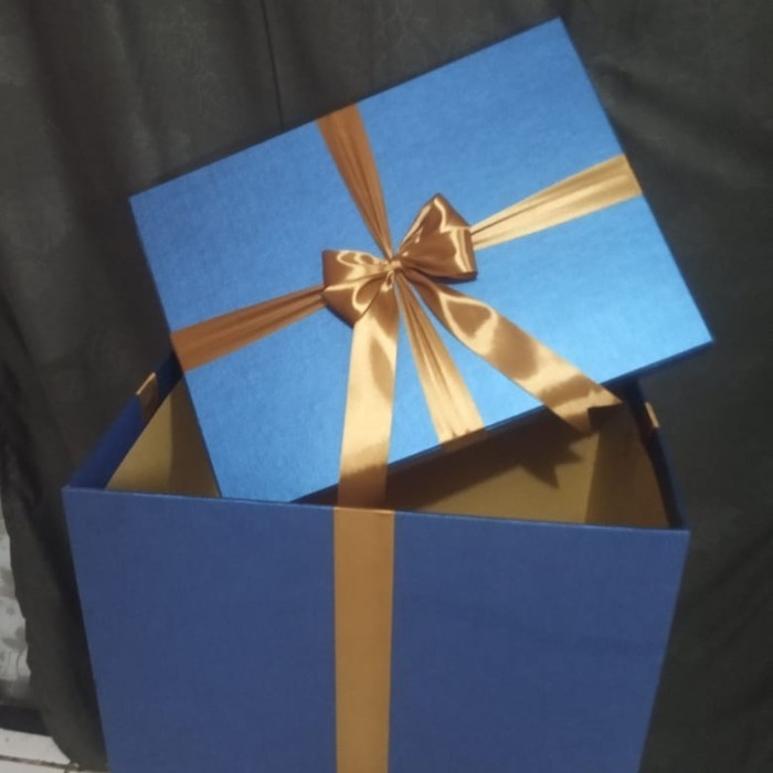 

giftbox exclusive/kotak hadiah/uk 30x30x30cm berpita