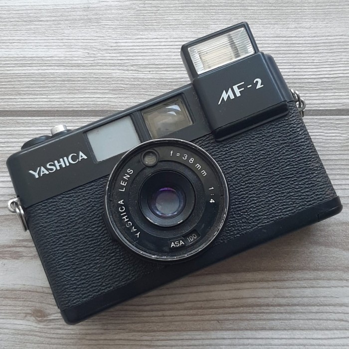 Kamera Analog Yashica MF 2