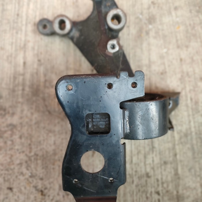 engine mounting kiri Ayla agya 1000cc manual