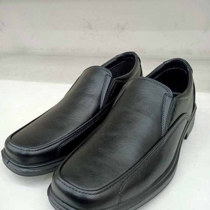 sepatu fantofel pria merk bata warna hitam TA