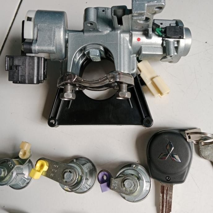 Kunci Kontak Starter Set Kunci Pintu Mitsubishi Maven 100% Original Asli Original