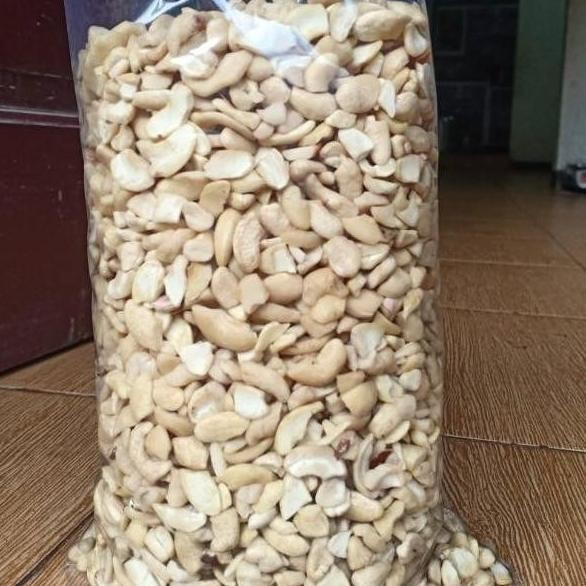 

Kacang Mete Mede Belah 4 Mentah Quality 1 Kg