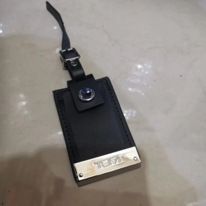 

tumi name tag for man