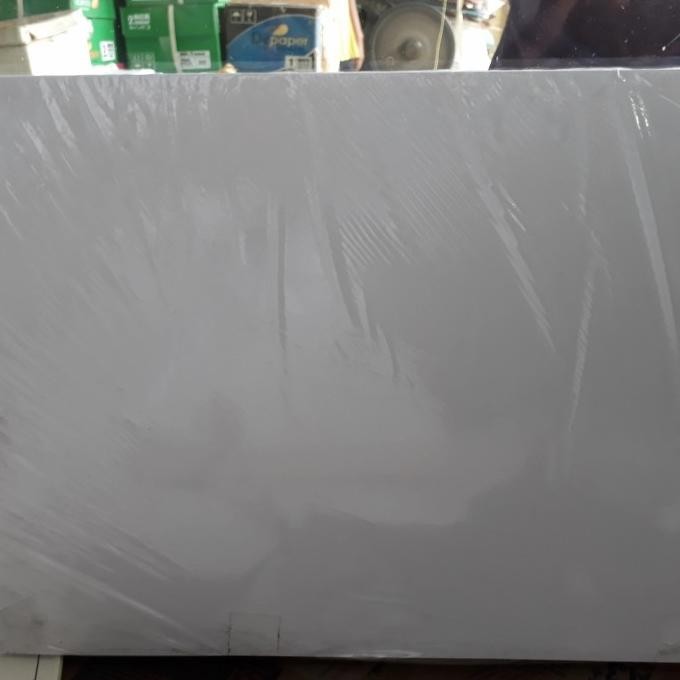 

BC / manila/ kertas gambar 200 gram ukuran A3 atau A3+ isi 100 lembar