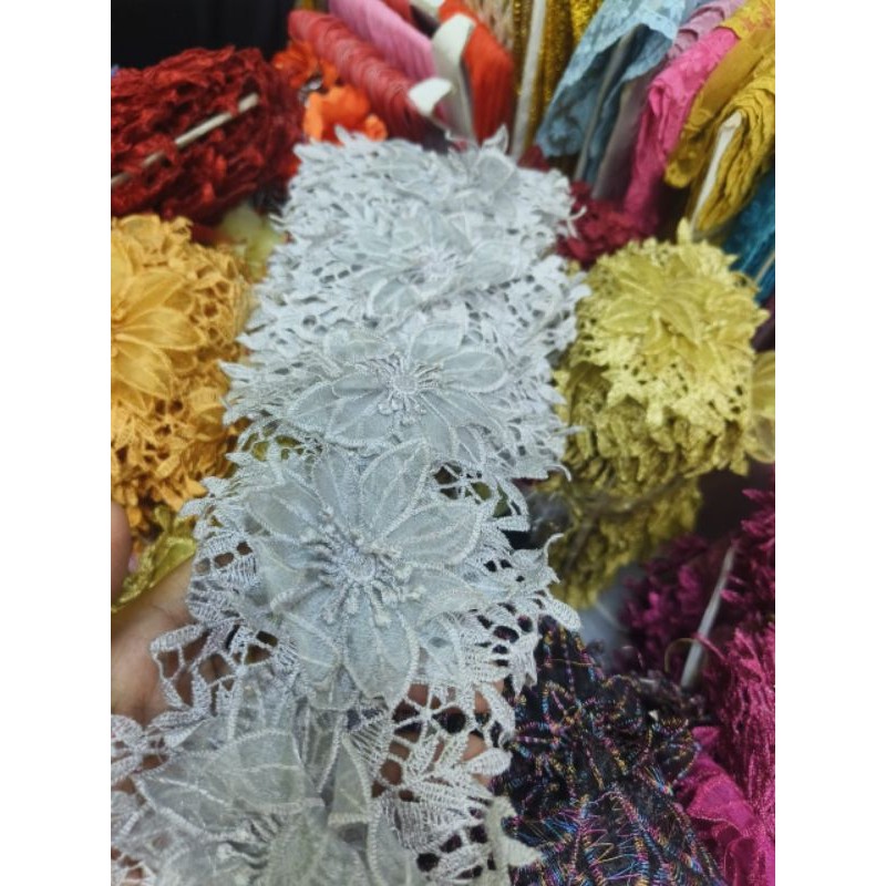 RENDA BORDIR BUNGA 3D/RENDA BUNGA TIMBUL METERAN HARGA PER 45CM
