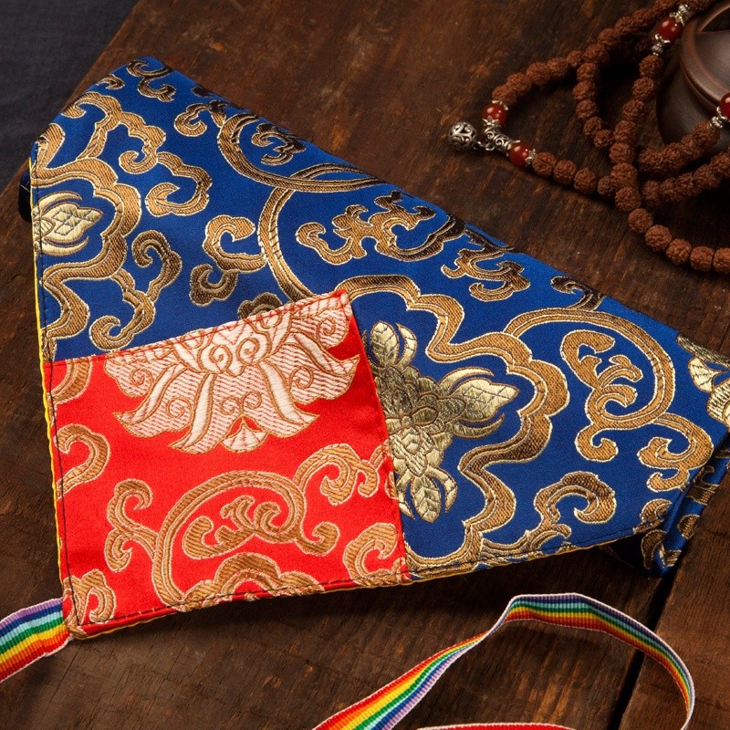 

Pembelian Terbatas Waktu _ Tas Gaya Baru Tibet Kain Sutra Naskah Tangan Buku Tata Bahasa Ajaib Dibungkus Doa Penutup Bantalan Taplak Meja untuk Manza Su |850EBE57|