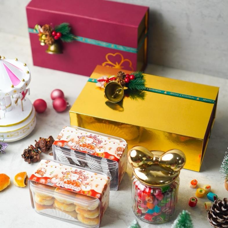 

Hampers Deluxe Christmas/ Parcel Christmas / Candy / Permen / Parcel Xmas / Hampers Natal / Parcel Natal / Gift / Natal / Nastar Wisman / Hampers Christmas / Cookies / Choco Cornflakes / Hardbox Trend