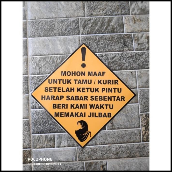 

TERBARU STIKER VINYL MAAF TAMU KURIR KETUK PINTU TUNGGU PAKAI HIJAB JILBAB KOS !!