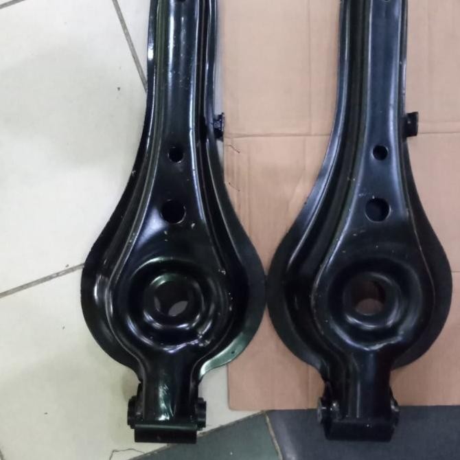 lower arm sayap belakang fortuner innova
