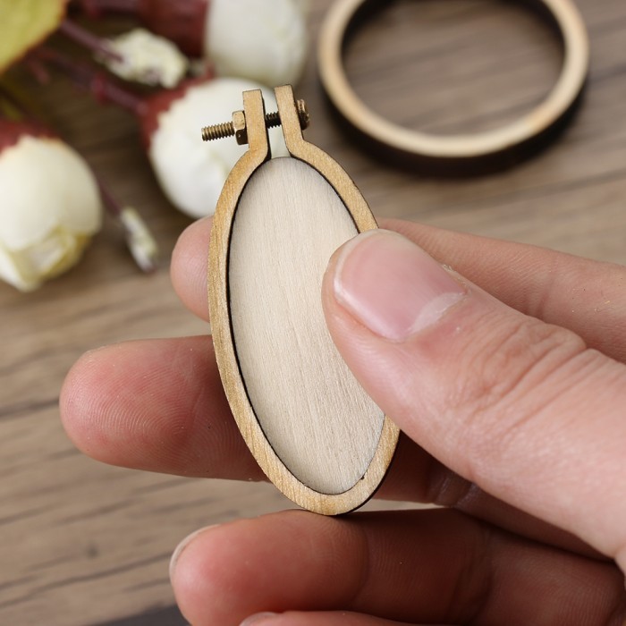 

ZB372 Mini Embroidery Frame Pendant - Ellipse Vertical Shape OBRAL
