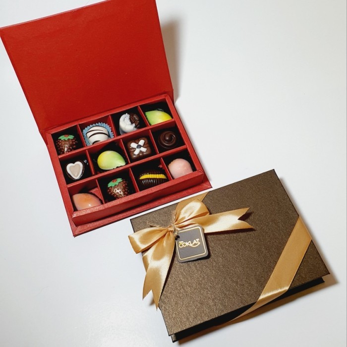 

Coklat Pralines Premium isi 12/ Hardbox Egra type