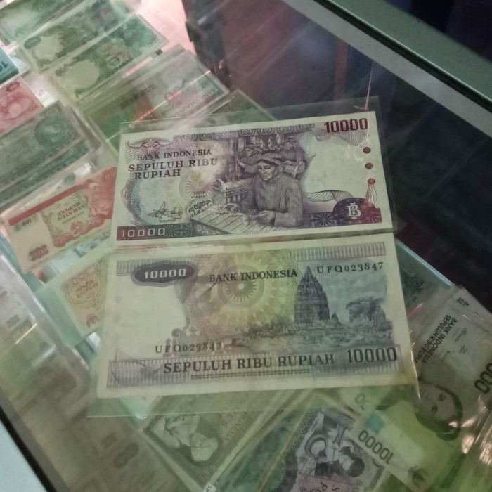 uang kuno 10000 gamelan 1979 asli