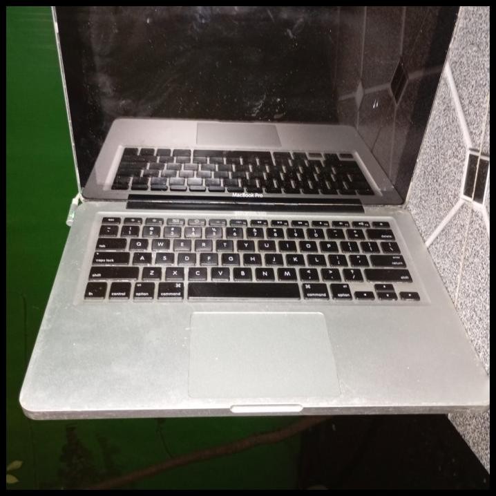 MacBook pro 13 inch 2012 Core i5 Ram 4gb Hardisk 500gb Mesin nyala Tapi tidak Tampil