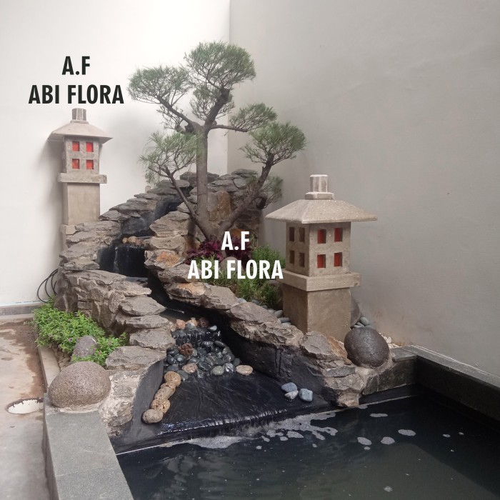 kolam ikan taman Jepang dengan filter kolam perawatan ikan koi