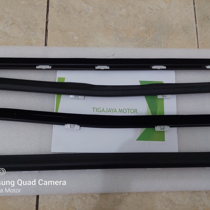 PELIPIT KARET KACA HONDA BRV MOBILIO ORIGINAL