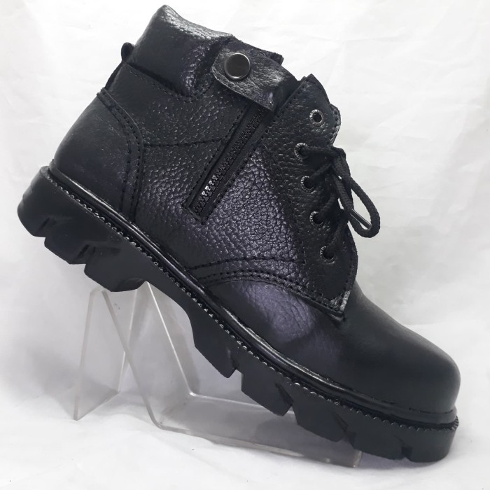 sepatu safety boot kulit asli boyken hitam polos.
