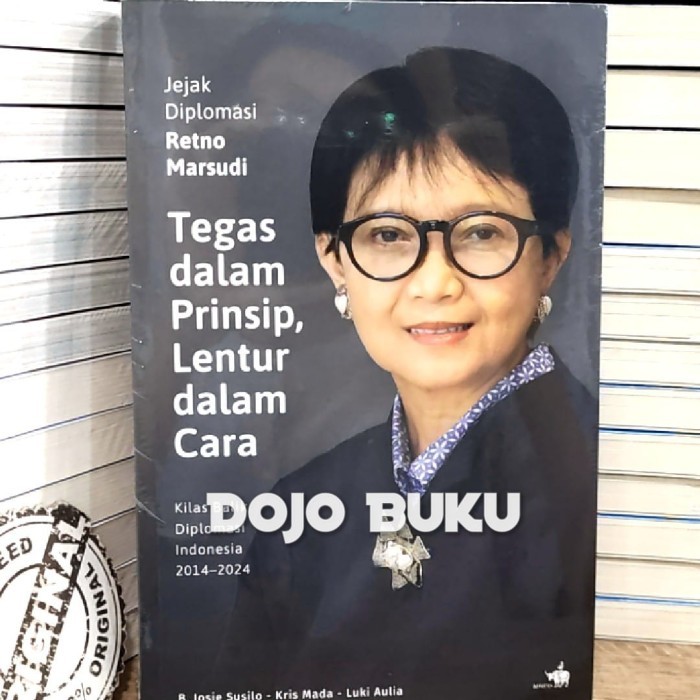 

Buku Jejak Diplomasi Retno Marsudi. Tegas dalam Prinsip, Lembut dalam Cara by B. Josie Susilo, Kris