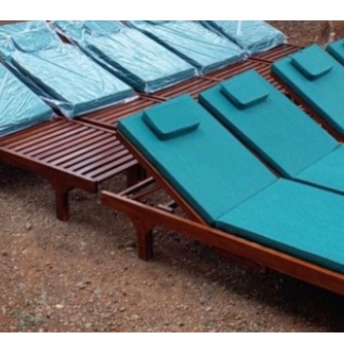 Kursi Lounger Kolam Renang Kursi Santai - Dengan Bantalan