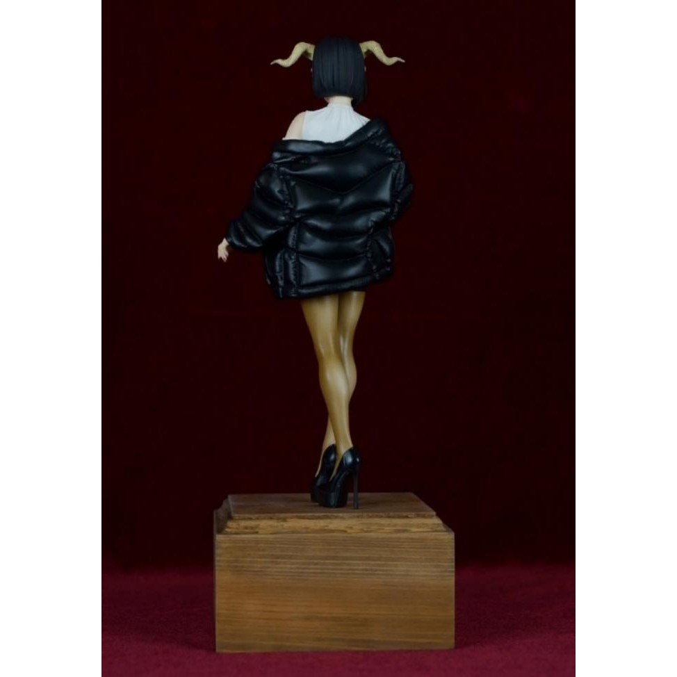 Tersedia Iori Short Haired Black Jacket Girl Resin Kit Figure