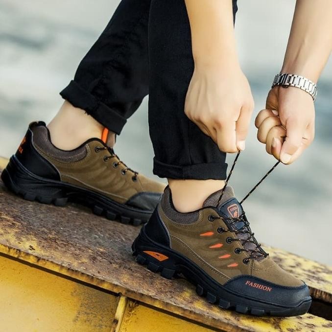 LEEDOO SEPATU GUNUNG HIKING SEPATU PRIA OUTDOOR WATERPROOF SP101