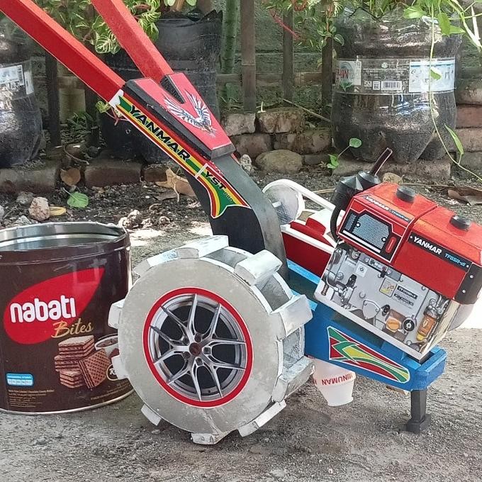 MAINAN ANAK MINIATUR TRAKTOR MINI BAJAK SAWAH ORIGINAL DAN TERPERCAYA
