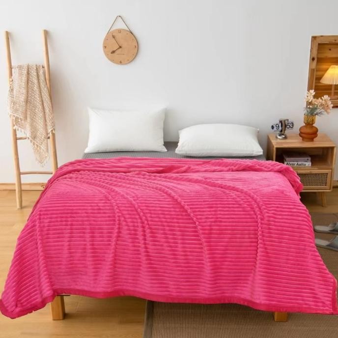 SELIMUT BULU UK 150 X 200CM STANDAR MOTIF SALUR TIMBUL POLOS